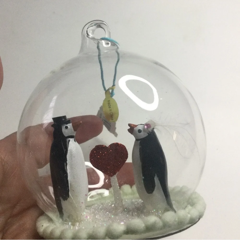 PENGUIN WEDDING GLOBE GLASS CHRISTMAS ORNAMENT NWOT 4” x 4”